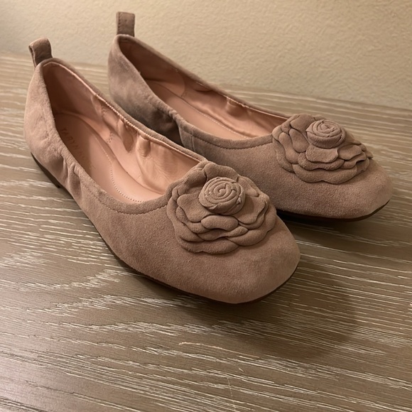 NWOT Taryn Rose Rosalyn Suede Ballet Flat w/tonal rosette adorning a square toe - Picture 2 of 10
